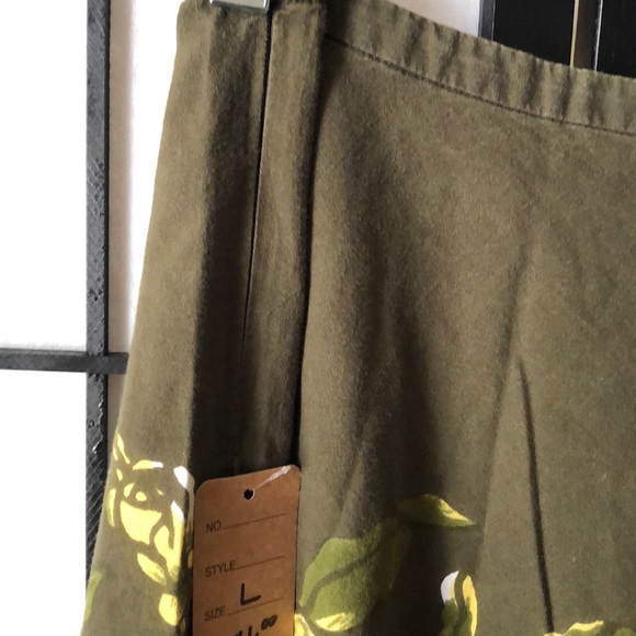 Cute A-line skirt with flower print and sequins - Picture 4 of 6